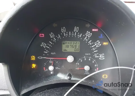 2001 Volkswagen New Beetle Gls z USA, uszkodzony, nr VIN 3VWCS21C71M408423